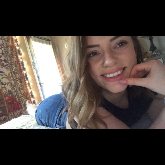 Meet your Posher, Peyton - Picture 1 of 2